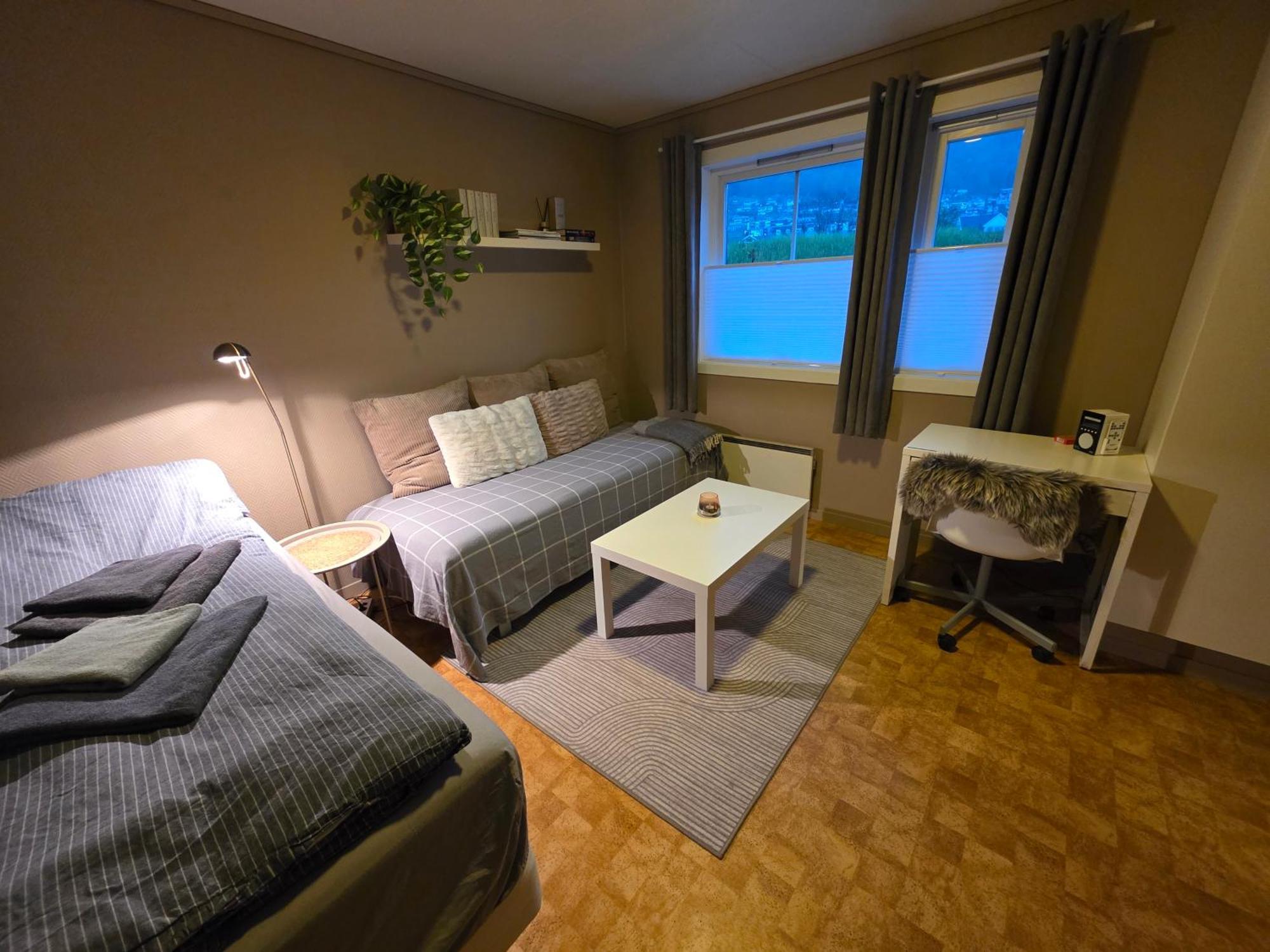 Hostel Rom Sentralt I Sogndal Exteriér fotografie